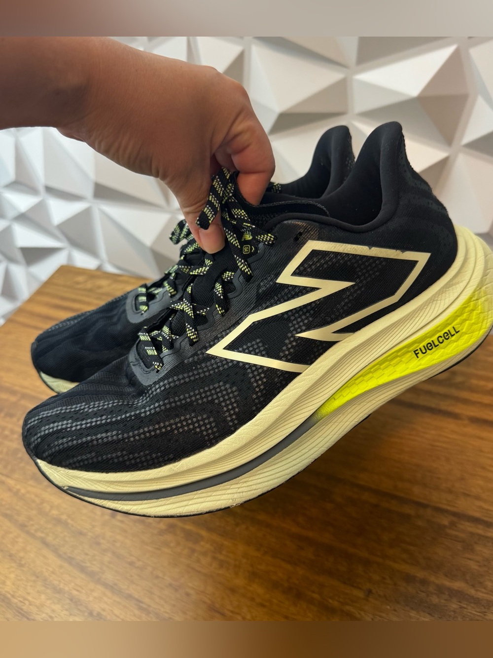 New Balance Women's FuelCell SuperComp Size 9.5